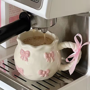 Tasse à café en céramique Huyo, vente directe usine, motif nœud 3D mignon, forme sac porte-bonheur, cadeau d'affaires de luxe léger - Product Image 3