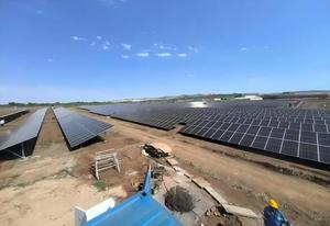 Infraestructura de Generación Fotovoltaica a Gran Escala con Soporte de Montaje en Suelo Ajustable para Granjas Solares de 500KW, 1000KW, 2MW y 3MW - Product Image 5