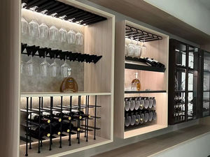 Meuble à vin moderne personnalisé en bois et métal avec portes vitrées et éclairage LED pour le rangement et la présentation des bouteilles - Product Image 3