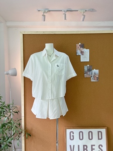 Camisa de Lino para Mujer A749, Manga Corta, Estilo Informal, con Bolsillo Bordado, Corte Estándar, Popelina, para Primavera/Verano - Product Image 2