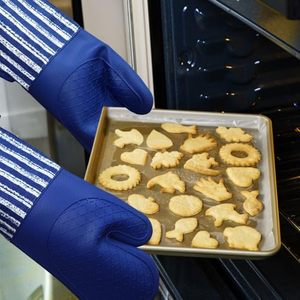 Ensemble de maniques de cuisine et de protège-plats en silicone bleu à rayures, résistant à la chaleur, pour la cuisson et la pâtisserie - Product Image 6