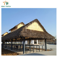Toiture en chaume synthétique en plastique imperméable économique pour maisons, gazebos, bars tiki, villas, zoos et complexes hôteliers