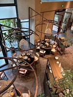 Ensemble de table et de chaises de salle à manger pour restaurant commercial personnalisé, style moderne industriel, écologique, durable, confortable, appartement, café, bistrot, hôtel