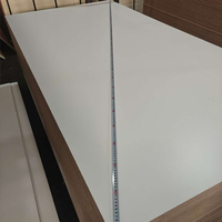 Fournisseur chinois de panneaux MDF mélaminés blancs d'un côté, 12 mm, 15 mm, 18 mm, MDF de 3 mm avec mélamine violette