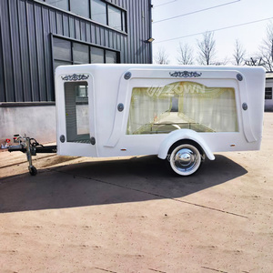 Voiture funèbre blanche décorative avec remorque, ornements en relief, fenêtre transparente et rideau à franges - Product Image 4
