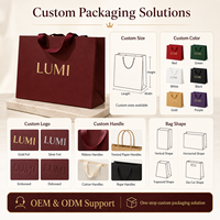 Sacs shopping en papier rouge foncé écologiques imperméables de marque LUMI avec logo doré, poignée perforée pour emballage cadeau de luxe haut de gamme