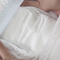 QZY Couches absorbantes pour femmes à coupe ergonomique, taille M/L, extra absorbantes et anti-fuites, avec motif imprimé, en tissu non tissé