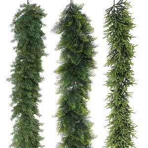 Ghirlanda Natalizia in PVC di Alta Qualità Morbida al Tatto con Rattan, Aghi di Pino e Cipresso, Foglie Verdi Artificiali per Decorazione <span class=keywords><strong>Porta</strong></span> - Product Image 1