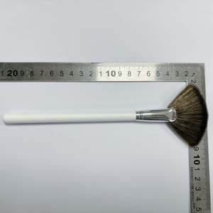 Brocha <span class=keywords><strong>de</strong></span> <span class=keywords><strong>Maquillaje</strong></span> Personalizada en Forma <span class=keywords><strong>de</strong></span> Abanico para el Cuidado <span class=keywords><strong>de</strong></span> la Piel, Esencia Líquida Rejuvenecedora, Mango Cómodo, Herramientas <span class=keywords><strong>de</strong></span> Belleza - Product Image 2