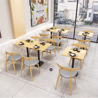 Ensemble table et chaises de bistrot, base en fonte, plateau en bois, pour café, boulangerie, glacier, hôtel, restaurant, mobilier de style vintage