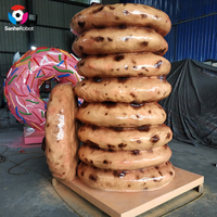 Statue géante en fibre de verre en forme de cookie, sculpture réaliste en résine en forme de beignet pour boutique de desserts et centre commercial, décoration extérieure sur le thème des bonbons