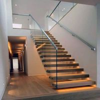 Escaliers droits préfabriqués d'intérieur en bois de chêne massif Conception flottante moderne avec garde-corps en verre pour villas Matériau métallique