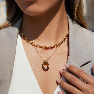 Collar Elegante Multicolor J&D Chapado en Oro Vintage con Colgante de Resina de Mármol y Diamantes de Imitación en Colores Ámbar, Verde y Blanco - Product Image 3