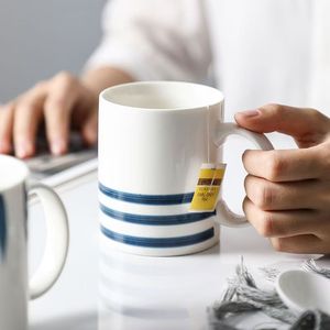 Mug en céramique de porcelaine de qualité supérieure, design japonais, forme vague bleue, bleu marine, certifié BSCI, compatible micro-ondes, cadeaux d'affaires, directement de l'usine - Product Image 1