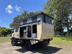 Toit de camion de luxe à glissière avec toilettes, douche et cuisine intégrées - Product Image 1