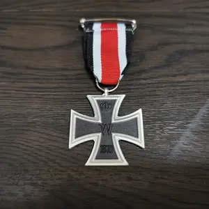 Großhandel Metall Preis Ausländischer Schleppe neue deutsche Eisen-Kreuz-Klasse Prussische Bügeln-Kreuz-Münze Deutscher Krieg