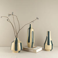 Vases en céramique peints à la main minimalistes modernes Ornements décoratifs pour hôtels et maisons Accessoires pour poterie et émail en porcelaine