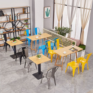 <span class=keywords><strong>Sedie</strong></span> da Pranzo in Metallo Impilabili Colorate - Sedute Commerciali in Stile Industriale <span class=keywords><strong>per</strong></span> Caffè/Ristorante - Product Image 1