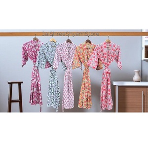 Bata estilo kimono de algodón con estampado floral tradicional para mujer, ideal para estar en casa, dormir, descansar y para el spa. - Product Image 1