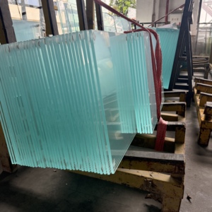 Verre de construction de sécurité sur mesure 10 mm, super blanc, entièrement trempé, à faible teneur en fer et à haute transmission - Product Image 3