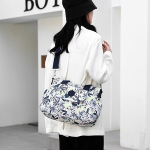 Sac fourre-tout en nylon durable, sac à bandoulière multi-poches, sac à main imperméable, sac messager décontracté pour tous les jours - Product Image 4