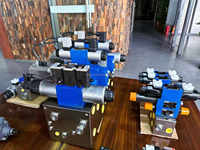 Injectionmoldingcompanies Bloc collecteur hydraulique Moule en plastique d'injection Bloc collecteur hydraulique
