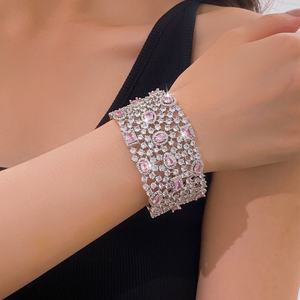 Brazalete de Lujo con Cristales Rosados y Pedrería, Joyería Elegante para Bodas y Fiestas, para Mujer - Product Image 2