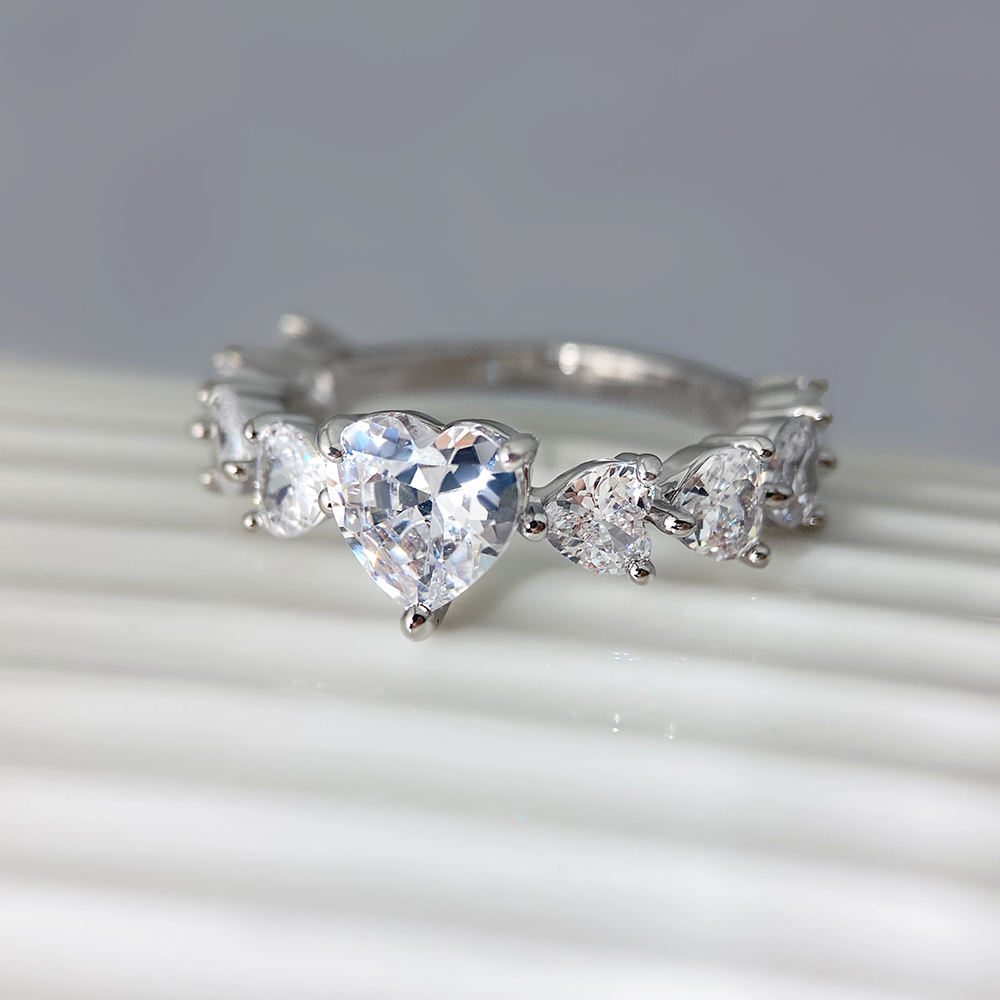 สีขาวเงิน