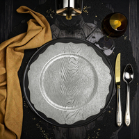 Assiette moderne écologique en plastique acrylique à grain de bois de 13 '', plat de charge en or rose et argent, motif de fleurs classiques pour la maison