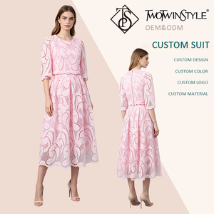 Ensemble <span class=keywords><strong>deux</strong></span> <span class=keywords><strong>pièces</strong></span> élégant en <span class=keywords><strong>dentelle</strong></span> rose pour <span class=keywords><strong>femme</strong></span>, col rond, manches mi-longues, haut court et jupe midi évasée, tenue de soirée formelle pour invitées de mariage, vente en gros - Product Image 1