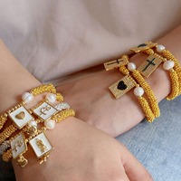 Bracelet Religieux Bohème-Plaqué Or Croix Coeur Vierge Marie Pendentif avec Perle Chaîne Élastique Réglable Vente en Gros
