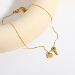 Nouveau collier pour femme en acier inoxydable avec breloque clé et chaîne à maillons, idéal pour un style décontracté ou sportif, parfait pour un anniversaire - Product Image 3