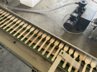 Machine de formage à chaud automatique CNC ISO9001 pour la production de couverts en bois jetables (cuillères, fourchettes, couteaux)