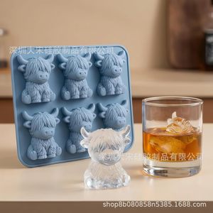 Molde para cubitos de hielo Highland Cow, bandeja de silicona de 6 cavidades para enfriar bebidas - Product Image 3