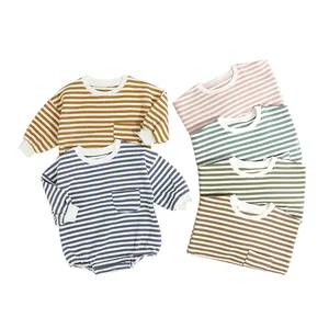 2024 Großhandel Babykleidung Streifen gestrickte Pullover Frühjahr langärmelig Neugeborenes Baby-Pullover mit Tasche