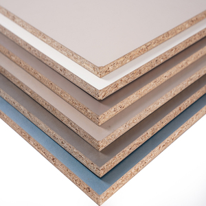 Tablero de partículas liso laminado de melamina a precio competitivo, aglomerado de diferentes colores para muebles y decoración de paneles - Product Image 1