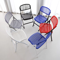 Chaise pliante commerciale d'intérieur et d'extérieur de haute qualité avec cadre en métal et siège en plastique PP, capacité de charge de 150 kg, pour salon