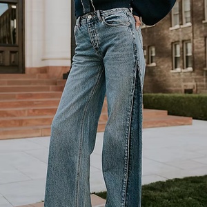 Jean baggy en denim pour femme, taille mi-haute, coupe large, délavé bleu contrastant, avec logo personnalisé du fabricant - Product Image 1