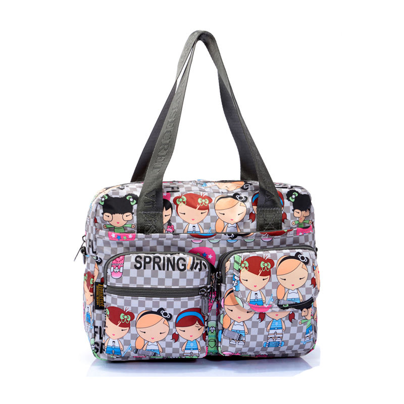 Poupée à carreaux gris