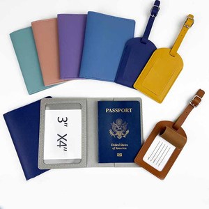 Ensemble de porte-passeport de voyage personnalisé en cuir PU, porte-passeport et étiquette de bagage personnalisés - Product Image 1