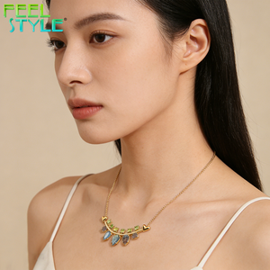 Collier pendentif barre en arc cœur unique, goutte d'eau, pierres fantaisie bleues et violettes en CZ, chaîne en acier inoxydable 316 plaqué or PVD - Product Image 3
