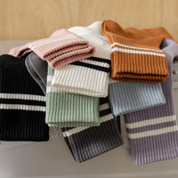 Chaussettes de Yoga Femme Économiques et de Haute Qualité en Gros, Antidérapantes avec Poignées, Chaussettes Adhérentes pour Pilates, Conception de Logo Personnalisé