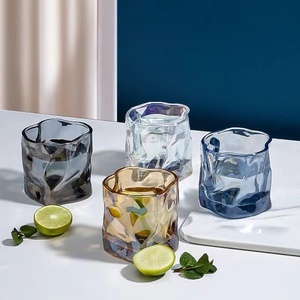 Petits verres à vin personnalisés pour la verrerie, verres à whisky torsadés pour les réunions de famille - Product Image 5