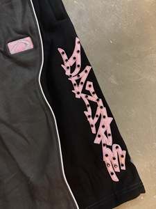 Shorts de survêtement streetwear personnalisés pour hommes, brodés, en molleton délavé 100 % coton, effet vieilli, taille élastique, couleur unie - Product Image 5