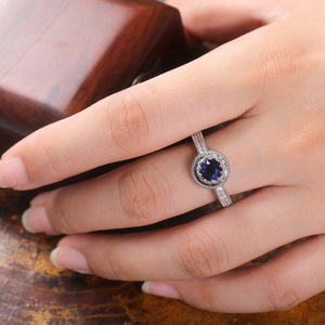 Anello a Corona Intagliato Vuoto da Donna con Accento Blu Stile Palazzo Gioielli alla Moda Ingrosso - Product Image 6