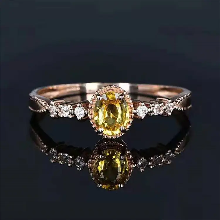 유럽 형식 다이아몬드 원석 보석 18k 금 0.42ct 여자를 위한 자연적인 노란 사파이어 반지