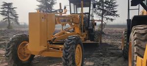 Niveleuse à moteur KOMATSU GD655 d'occasion pour surfaces inclinées, puissance élevée, haute qualité - Product Image 6