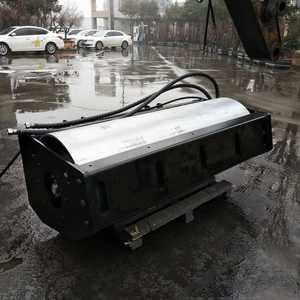 Skid Steer Roller Vibrator dengan Drum Halus, Alat Pengeriting Mini Baja Jalanan - Product Image 2