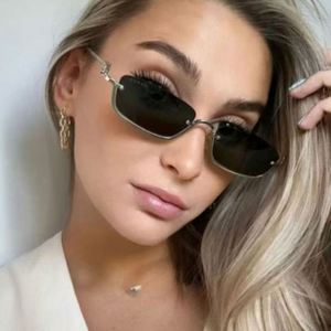 Lunettes de soleil rétro en métal à petite monture, personnalisables avec logo, tendance 2025, protection UV400, demi-monture carrée pour femmes et hommes - Product Image 2