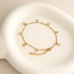 สร้อยข้อมือห้อยจี้ประดับเพชร CZ รุ่น SL169 ชุบทอง 18K ดีไซน์สวยงาม วัสดุสแตนเลส รูปหัวใจ ดาว ดอกไม้ สำหรับผู้หญิง - Product Image 3